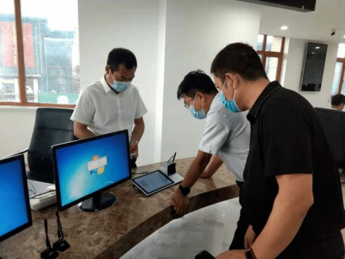 绥化市教育局开展“一把手走流程”活动，以贴心服务优化办事效率