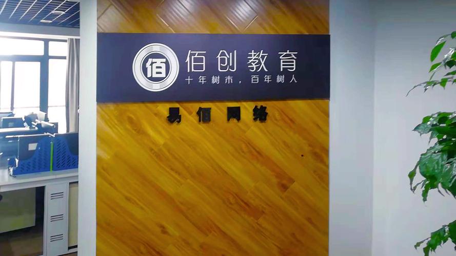 张烁,公司经营范围包括:教育设备研发,批零兼营;教育咨询